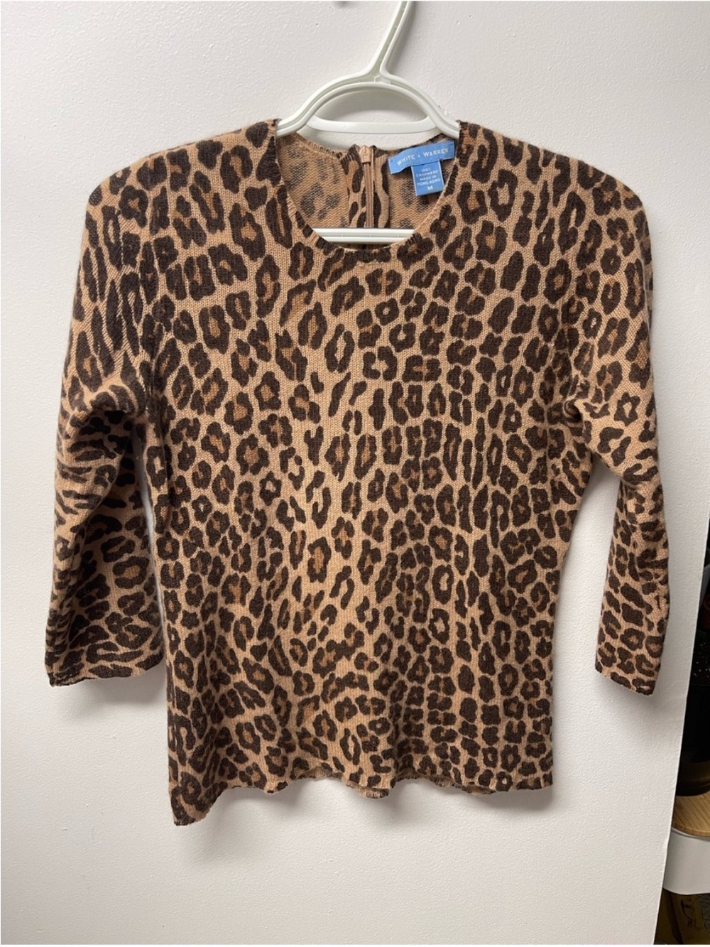 White + Warren Leopard Print 100% Cashmere 3/4 sleeve
Sweater/Top M
